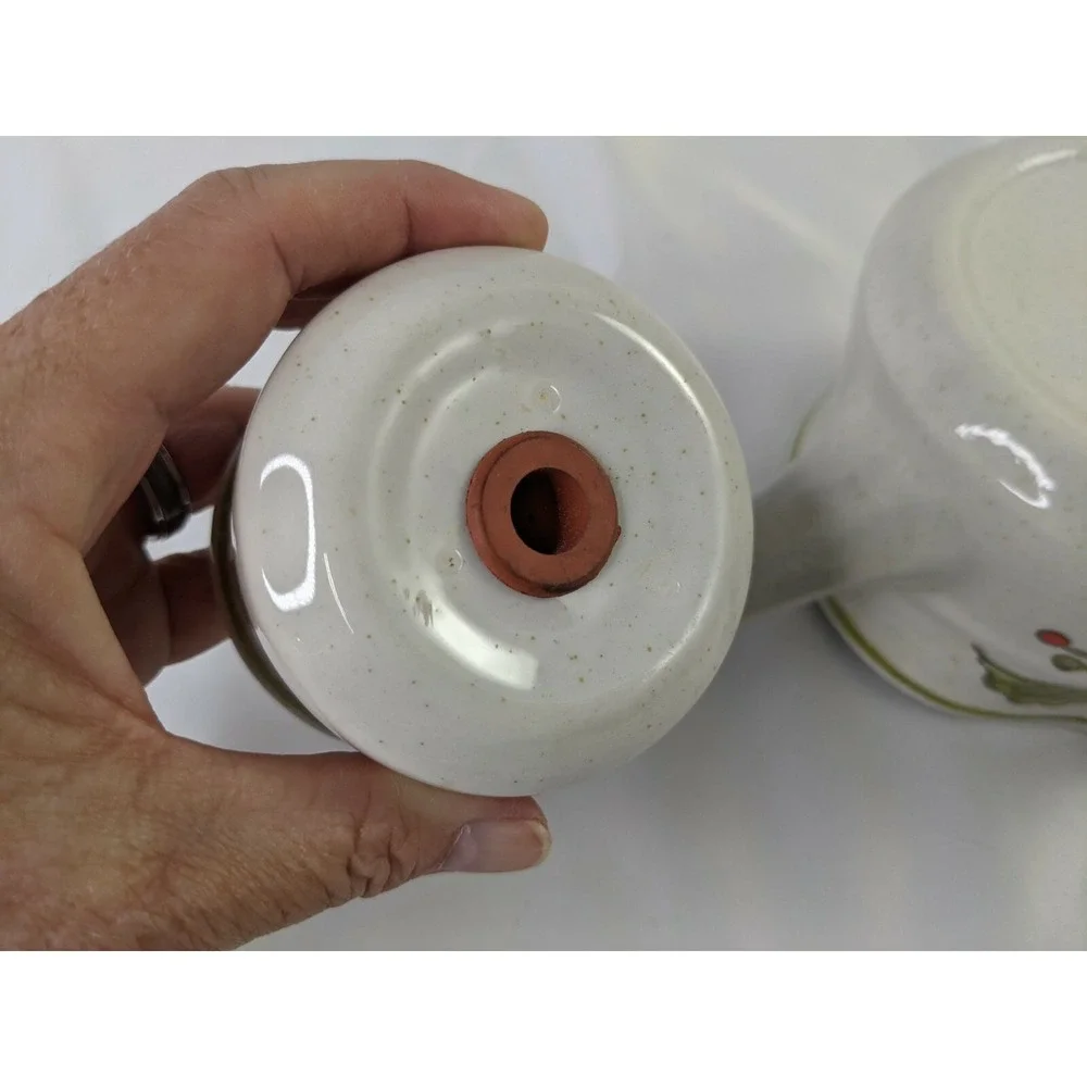 Poppy Trail by Metlox Geranium Gravy Boat and Salt Shaker